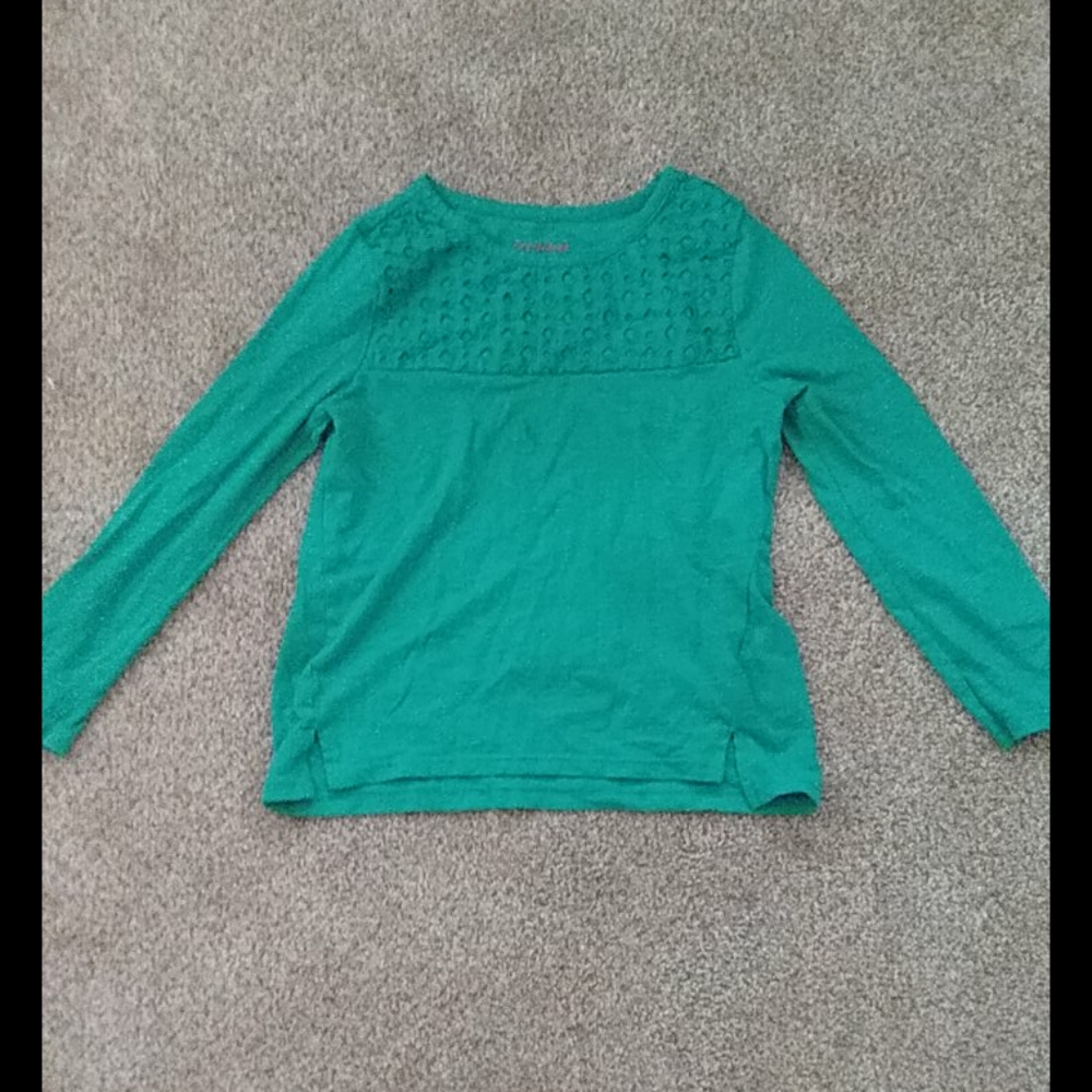 Kids green long sleeve shirt. Size XS